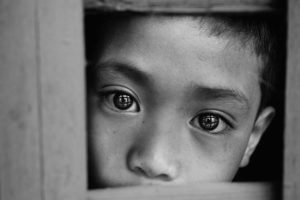 boy-through-window_38051_600x450